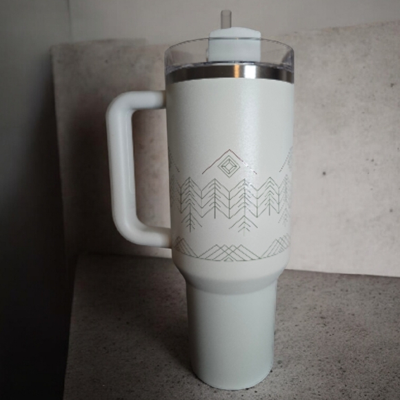 Stanley 40 oz Quencher H2.0 FlowState Tumbler – Winterscape Collection (White) - Picture 2 of 3